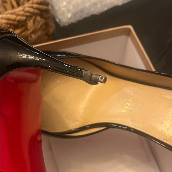 Size 42 Christian Louboutin Izra 70 Elegant Black Patent Leather Women's Heels - Picture 2 of 5